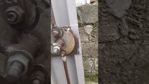 гаражные ворота с контейнерным засовом