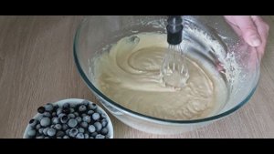 Кекс на кефире с ягодами. Пирог со смородиной. Домашняя выпечка. Выпечка на кефире. Кулинария.