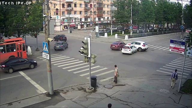 04.06.2015 10:16:30 Авария, г. Пермь, Компрос-Пушкина смотреть онлайн