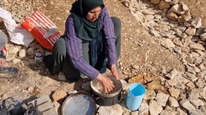 Goodness and solidarity: the widow and her twins in the mountain with the help of a good man"