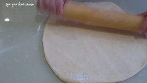 Дрожжевой пирог с клубничным вареньем. Короткий видео рецепт.