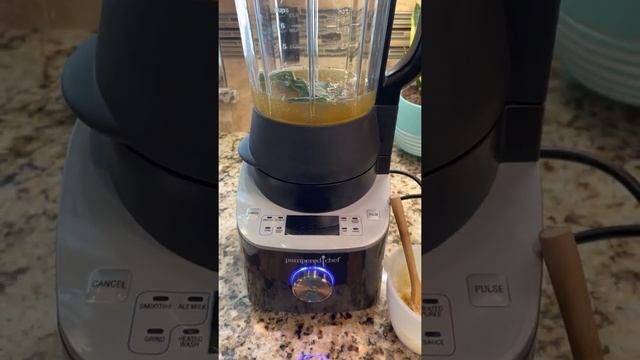 Making the easiest gravy ever in the Deluxe Cooking Blender смотреть онлайн