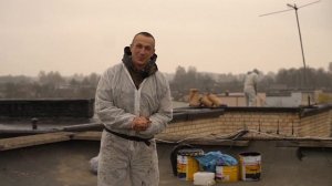 Аппарат Dino Power X80L - безвоздушное нанесение гидроизоляции на крыше жилого дома.