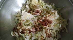 Салат из свежей капусты, огурца и помидора