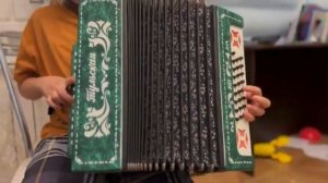 «Светит месяц» на гармони. Учимся играть