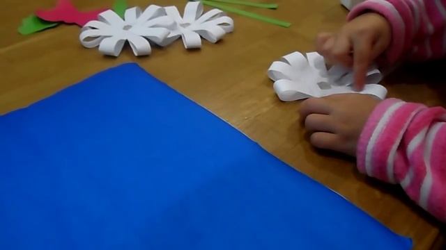 children's crafts and applications - DIY . Детские поделки из бумаги.Детская аппликация( ромашки) смотреть онлайн