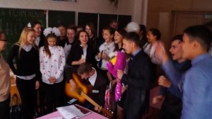 11"А", поздравление классного руководителя с Днём Учителя