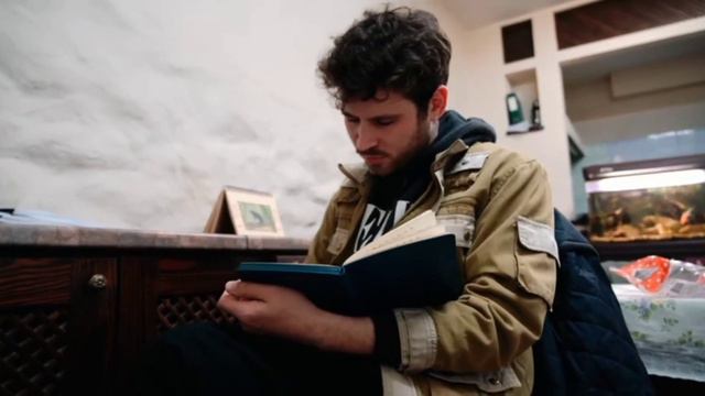 За Диксоном наблюдают буквально поминутно. смотреть онлайн