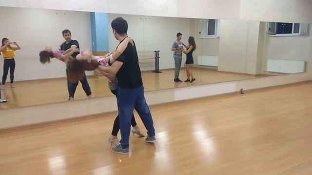 #239 (сложность: 5/10): Бачата part 1 смотреть онлайн