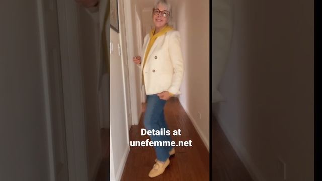 Hoodie outfit with blazer, jeans, & loafers. More over-50 style ideas at une femme.net смотреть онлайн