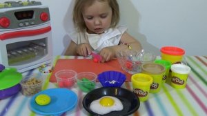 Готовим завтрак из пластилина играем игрушечной плитой Play with stove for cooki