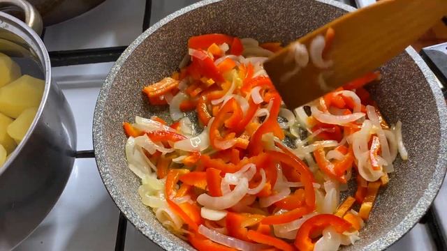 НЕЖНАЯ и СОЧНАЯ ГОРБУША с ОВОЩАМИ, ПРОПИТАННАЯ СОКОМ из ТОМАТОВ. РЕЦЕПТ ПРИГОТОВЛЕНИЯ РЫБЫ.