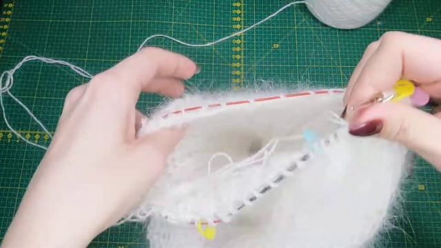 Красивое закрытие дна шапки, связанной английской или полуанглийской резинкой. смотреть онлайн