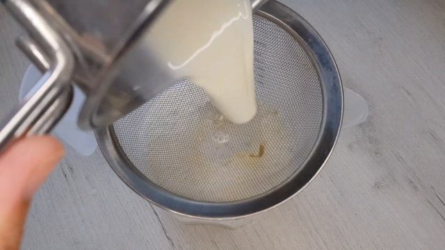 Простой рецепт лёгкого десерта Малиновая панна котта с голубикой