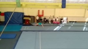 Детский спорт. Акробатическая дорожка. Мальчики 8-10 лет.