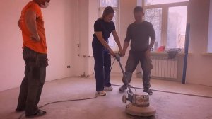 Шлифовка бетонной стяжки колумбусом. Мастер-класс для девушки.