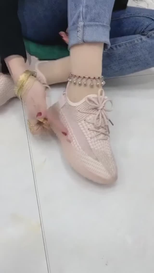 Как завязать шнурки на кроссовках бантиком в виде цветка?