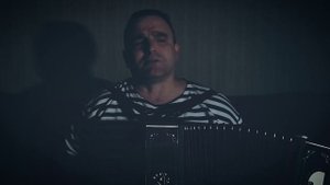 За лесом солнце воссияло..(исп.А.Худов).