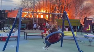 В Котласе крупный пожар не мешал отдыхать местным жителям
