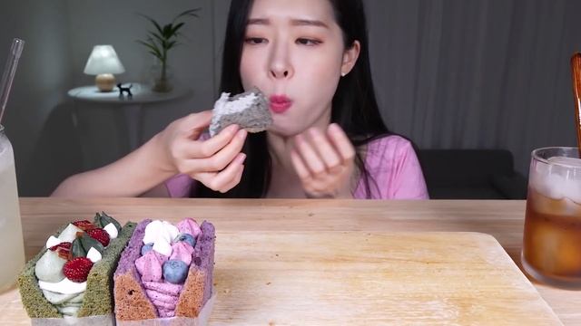 ASMR  Pillowy Soft And Fluffy Chiffon Sando Cakes ★_Fume