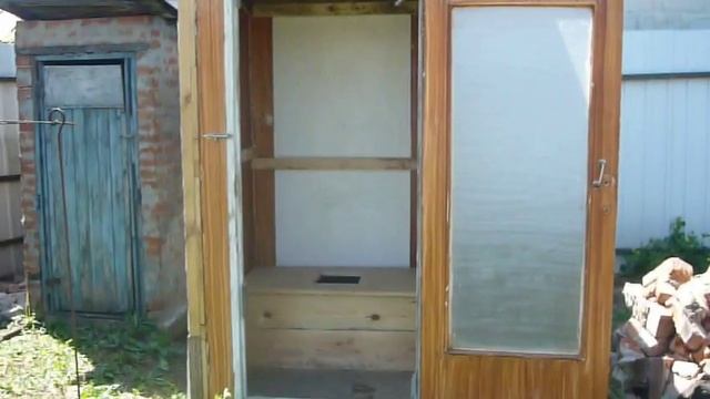 Дачный туалет из межкомнатных дверей .