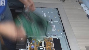 ТВ ЖК Samsung UE32F5500 - ПЕРЕЗАГРУЖАЕТСЯ - замена EMMC