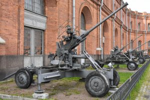 Скорострельная зенитная пушка Boforce в музее Артиллерии