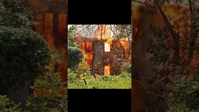 В Саратове сгорел двухэтажный расселенный дом смотреть онлайн