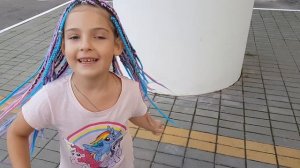 Ксюша заплела африканские КОСИЧКИ! Новая прическа. ВЛОГ / Видео для детей