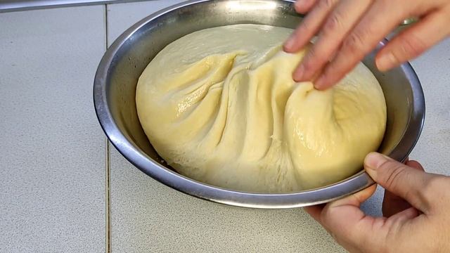 Рогалики со сгущенкой из дрожжевого теста... смотреть онлайн