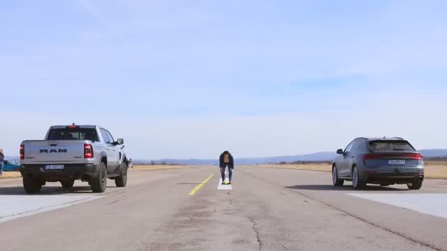 Drag Race Dodge RAM 1500 TRX vs Audi RSQ8