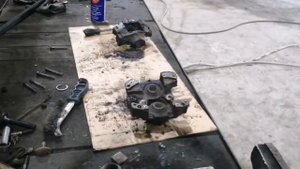 Мерседес С180 Разборка, чистка, замена ремкомплекта тормозного суппорта.