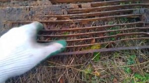 Коп металла на кузнице в ноябре