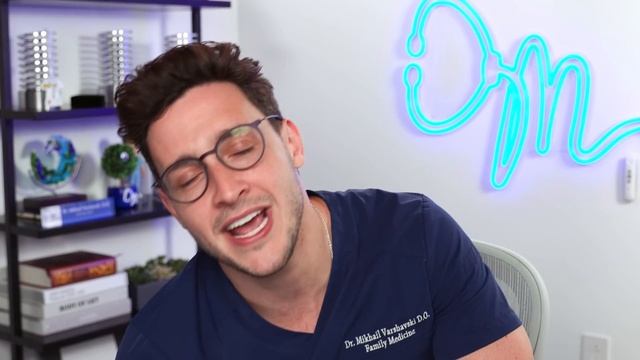 Doctor Reacts To Bizarre Health "Hack" Videos смотреть онлайн