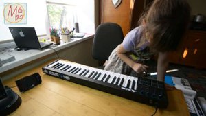 У Маши новое пианино! Распаковка миди клавиатуры Alesis V49