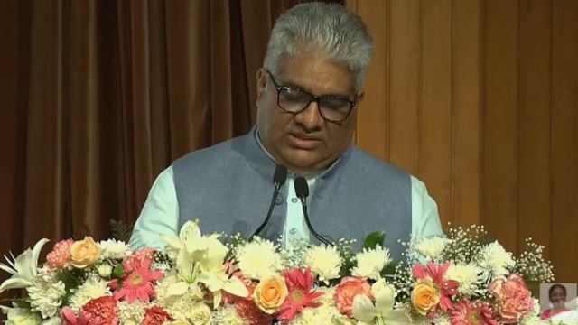 President of India graces the inaugural function of the National Level Art Exhibition in New Delhi смотреть онлайн