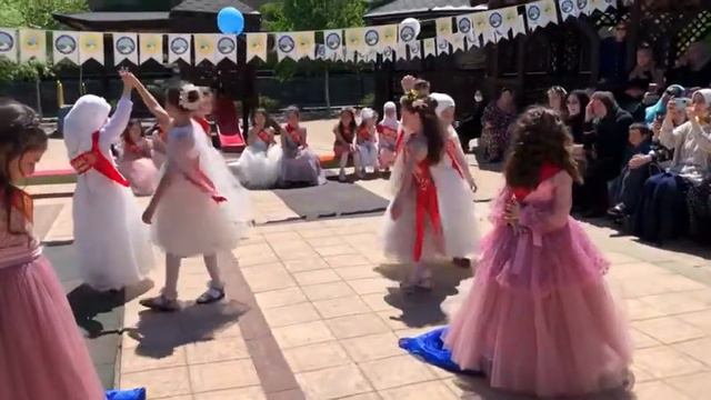 Поздравляем наших детишек с важным событием - первым выпускным! смотреть онлайн