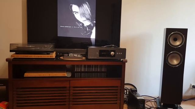 Roksan Blak with Tannoy XT 8F смотреть онлайн