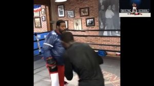Теренс Кроуфорд исполняет трюки Мэнни Пакьяо в тренировках Crawford uses Pacquiao tricks in trainin