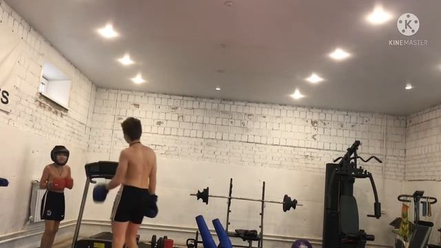 Спарринг по боксу, против боксёра смотреть онлайн