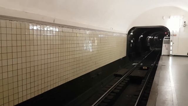 81-717/714 "Номерной" на станции "Октябрьская" Калужско-Рижской Линии. смотреть онлайн