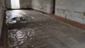 полы по грунту_гараж, котельная и хозпомещение_укладка пленки, установка маяков