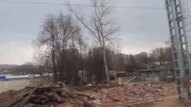 Москва Поезд "ЯНТАРЬ" Москва-Калининград Проезжаем мимо Сити и через Москву-реку - 26 апреля 2017 смотреть онлайн