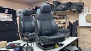 Toyota Land Cruiser Prado - замена передних сидений от BMW 7 series, перетяжка пластика в багажнике