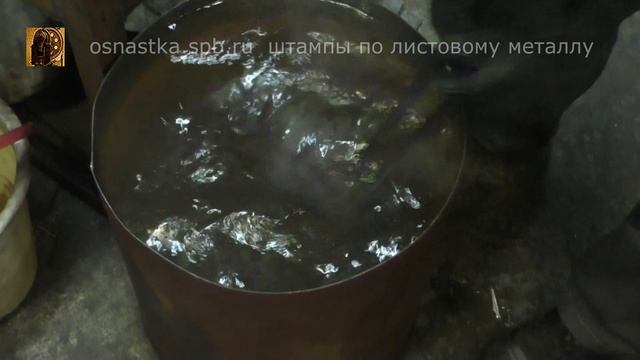 Закалка ковочных толкателей из сталей 45 и ХВГ. Проверка твердости тарированными надфилями. смотреть онлайн