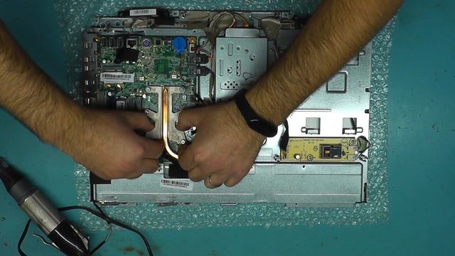 Lenovo C200 разборка, замена матрицы, чистка системы охлаждения смотреть онлайн