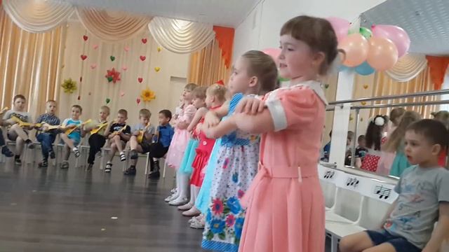 Песня для бабушки. Утренник 8 марта 2017г.