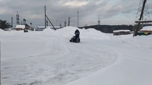 Минитрактор микроб. уборка снега 2 часть.