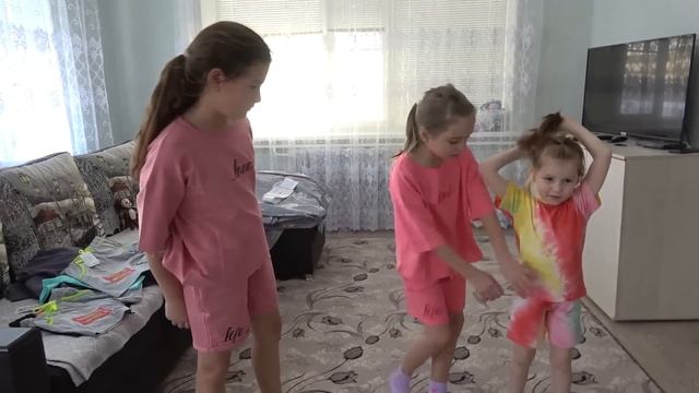 Модные, удобные костюмы для Любимчиков . Посадили редиску. 16.03.23. смотреть онлайн