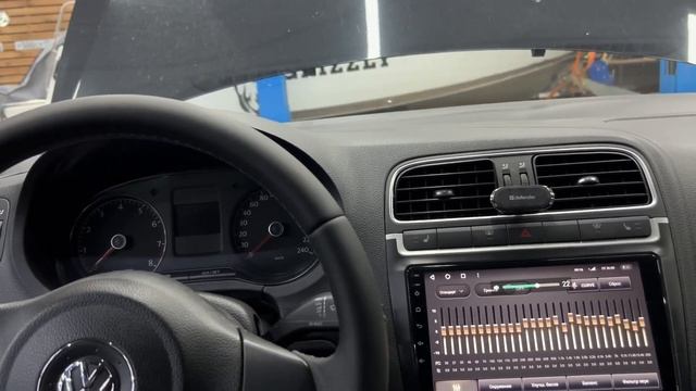 Бюджетная аудиосистема в VW Polo . Автозвук - динамики в двери , сабвуфер в багажник , 2 усилителя смотреть онлайн